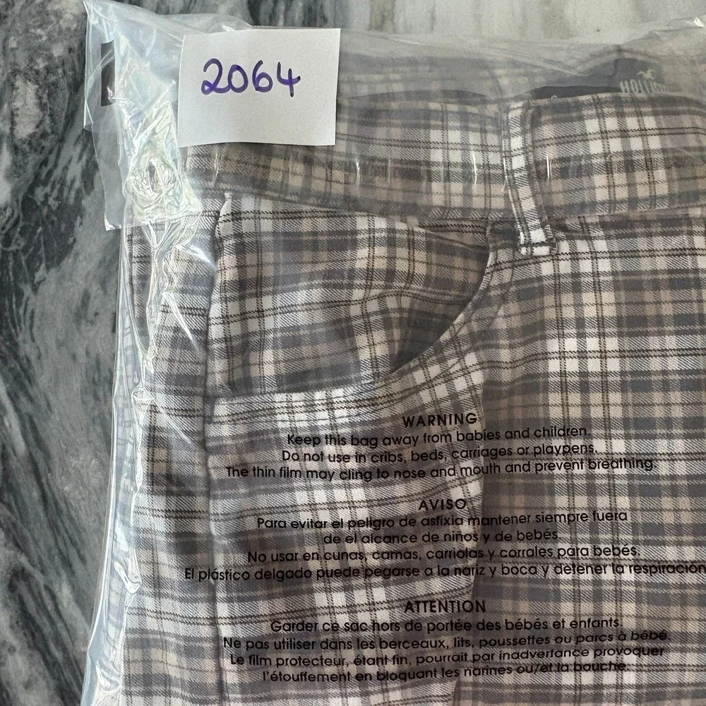 Hollister Ultra High-Rise Mom Pant Size S Plaid Grey Tan White Tapered Trousers